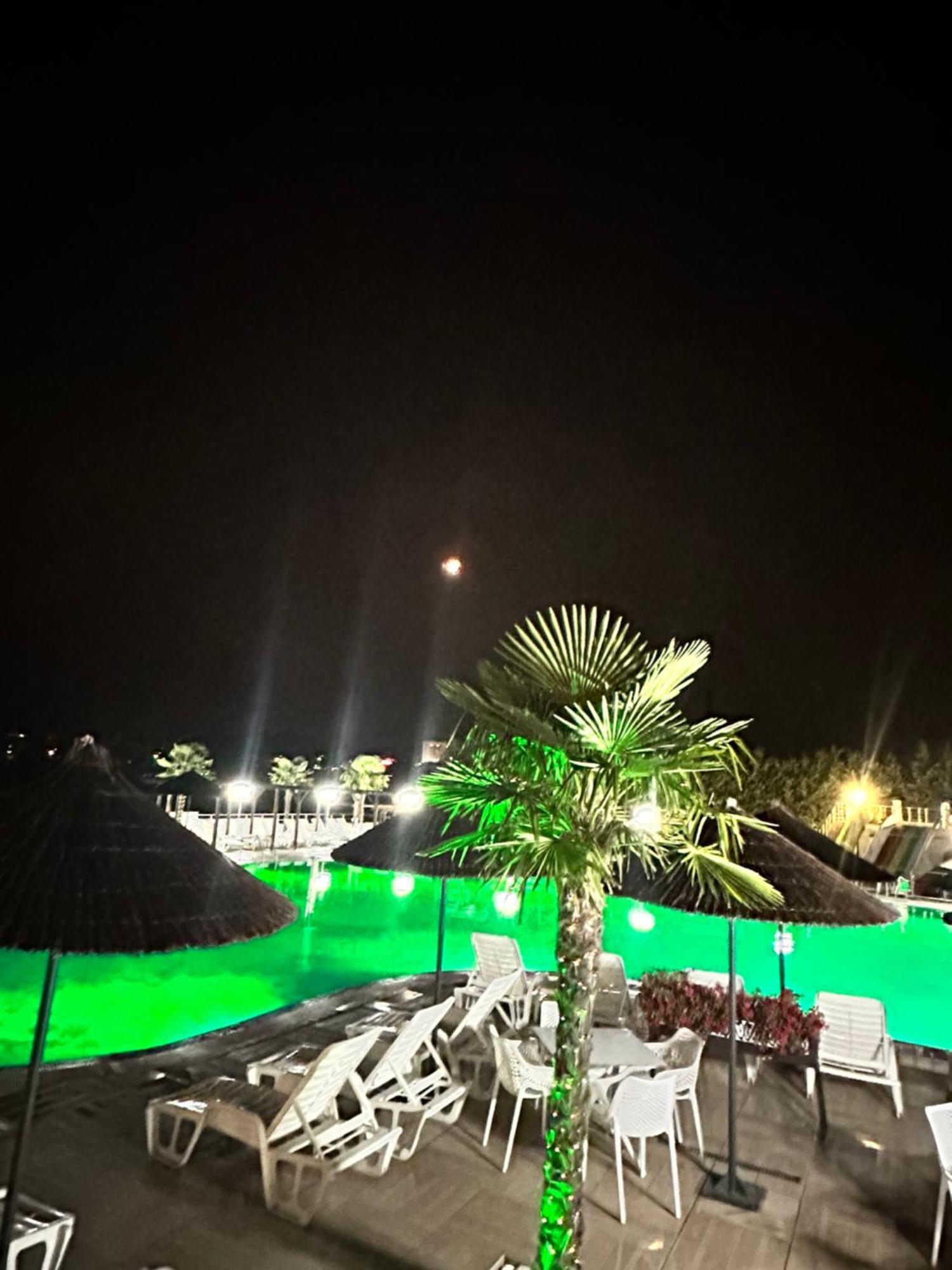 Hotel Aqua Kŭrdzhali Buitenkant foto