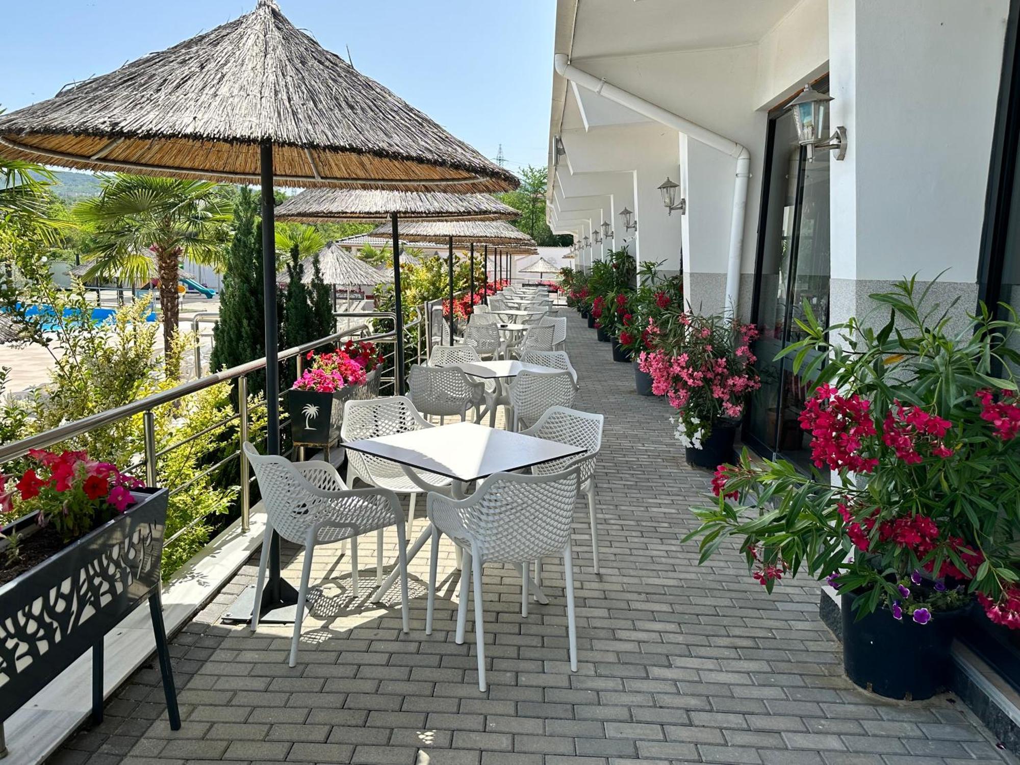 Hotel Aqua Kŭrdzhali Buitenkant foto