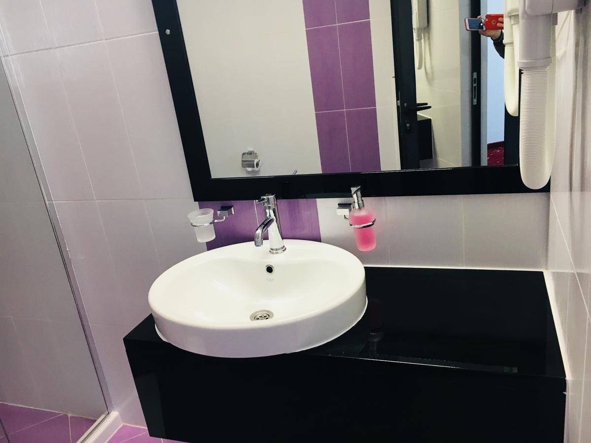 Hotel Aqua Kŭrdzhali Buitenkant foto